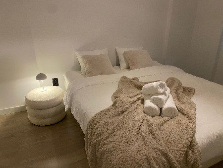 SLAAPKAMER 2  WATERBED beneden achter