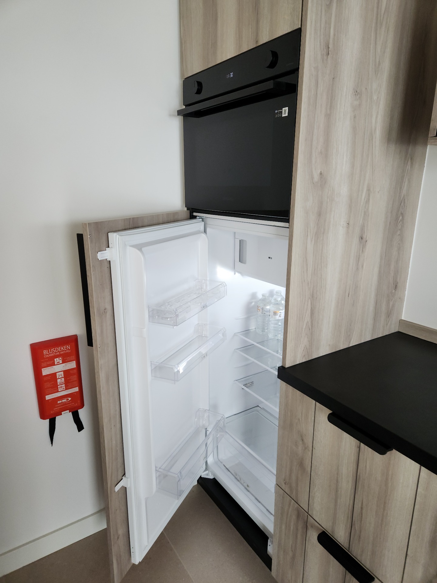 KEUKEN KOELKAST COMBI OVEN