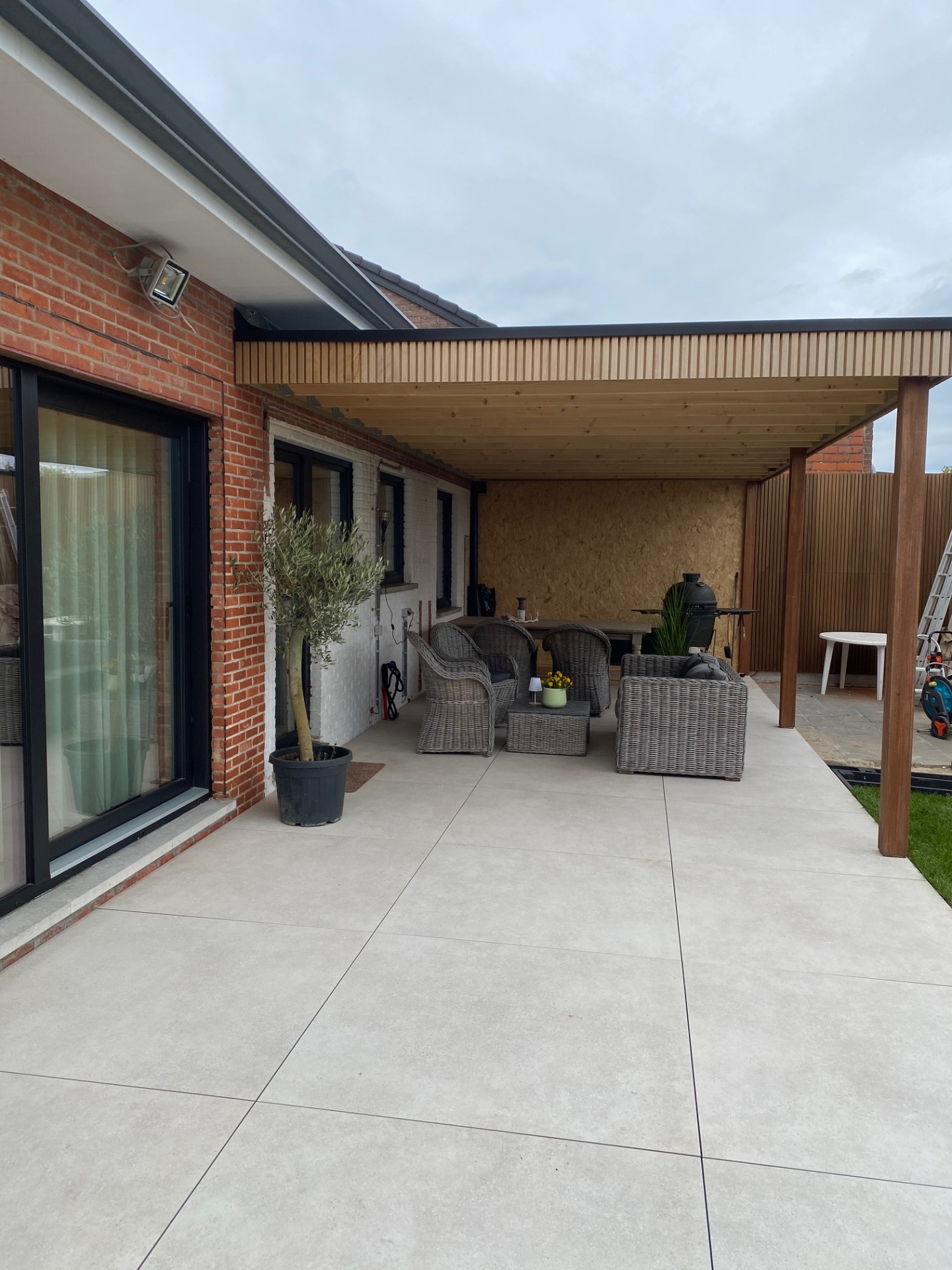 TERRAS ACHTER in opbouw